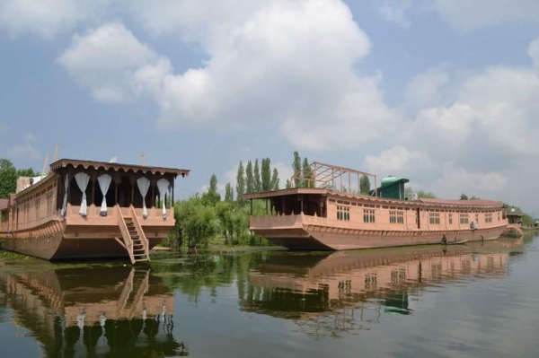 Wangnoo Heritage Houseboat